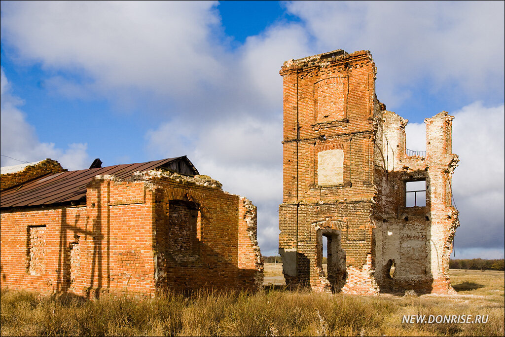  Руины старой мельницы и конюшни Е.Т. Парамонова