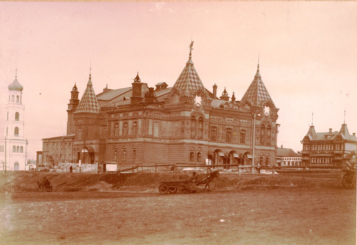 Фото отсюда: https://drugoigorod.ru/best_architects/