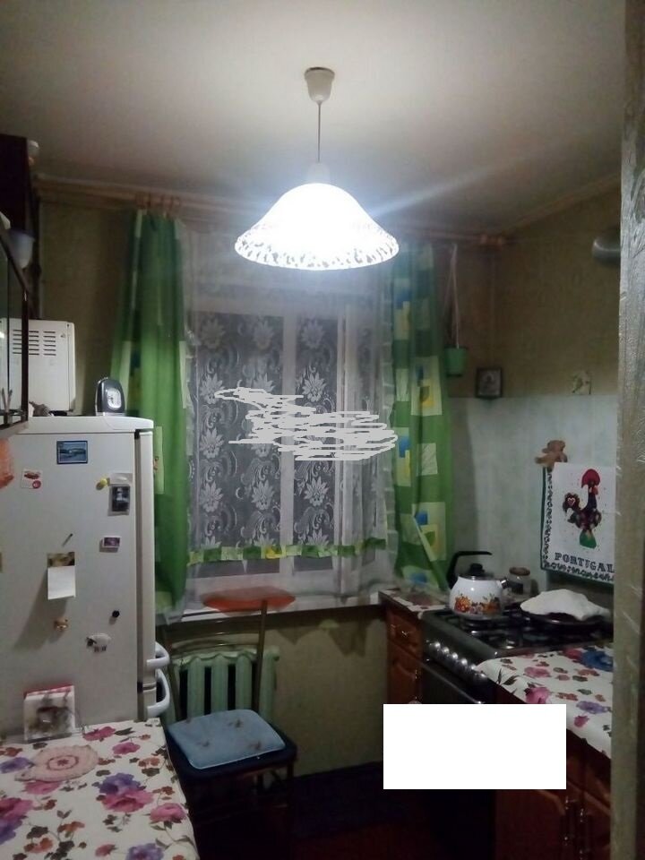 Фото кухни из объявления о продаже квартиры
