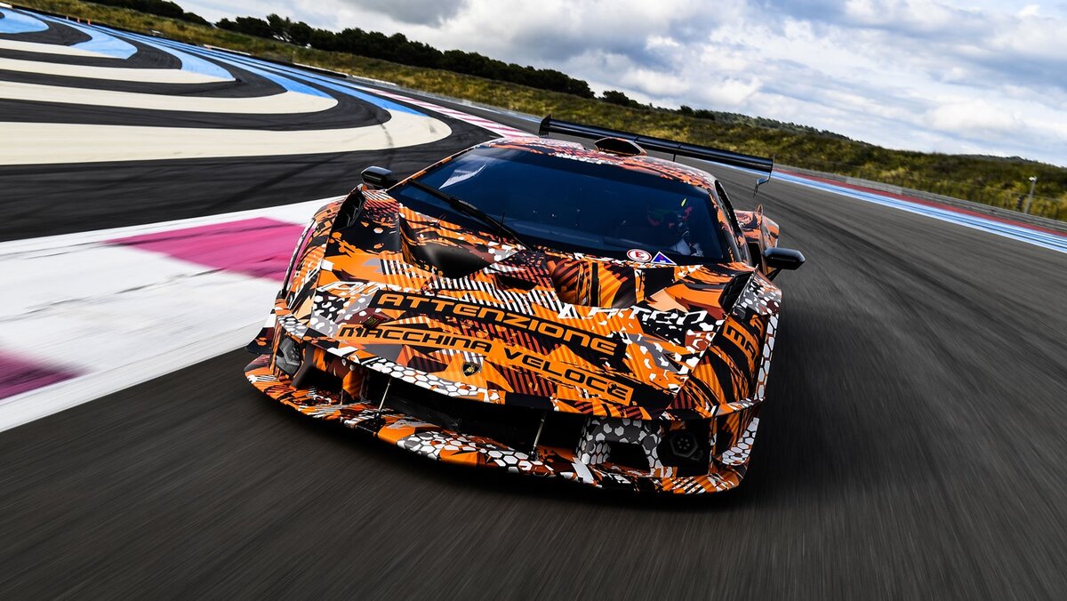 Lamborghini SCV12. Трасса Маньи-Кур во Франции.