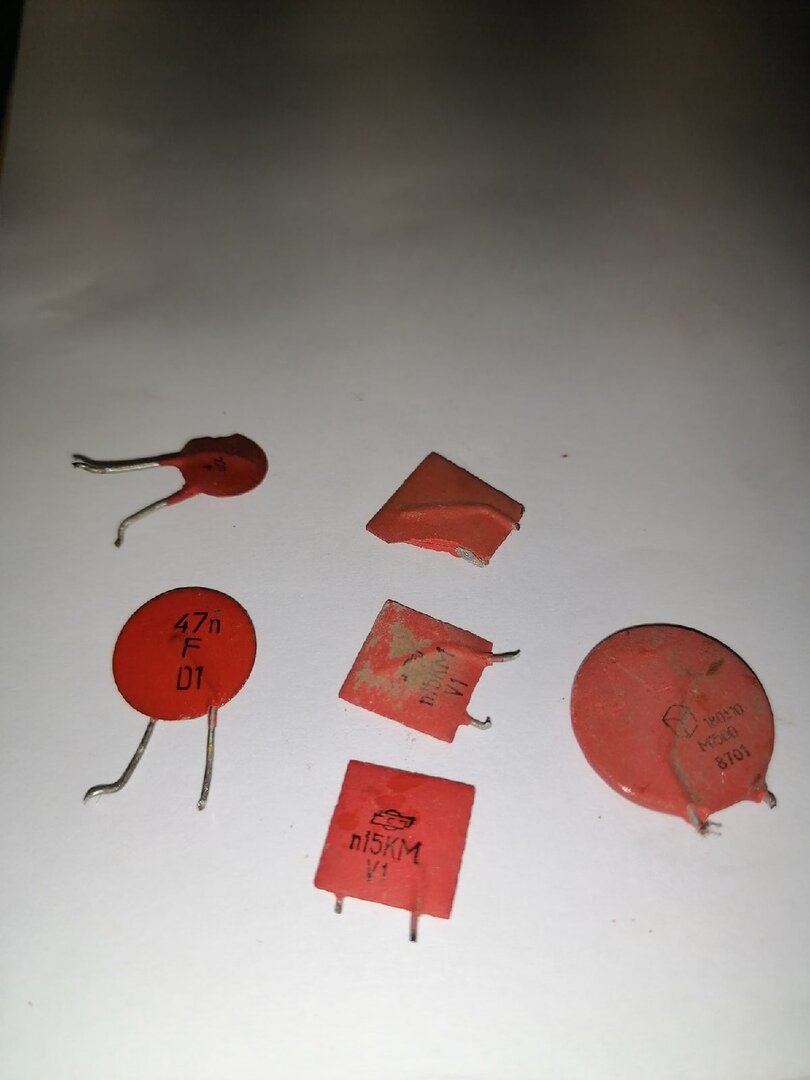 Кому интересно . Данная деталь содержит Серебро : 0,0067397 грамм. Все данные я взял в справочнике.