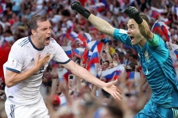 1 июля 2018 года состоялся матч 1/8 финала чемпионата мира, в котором сборная России обыграла Испанию по пенальти и улетела в историю. Два года спустя мы решили детально вспомнить атмосферу и события того матча.
Несколько часов до матча
— Для многих Испания остаётся одним из главных фаворитов ЧМ-2018, несмотря на то что там буквально за день до старта турнира произошла экстренная замена главного тренера – Фернандо Йерро сменил Юлена Лопетеги. 

Подробнее на «Чемпионате»:
https://www.championat.com/football/article-4071389-rossija--ispanija--chm-2018--vspominaem-kak-eto-bylo.html?utm_source=copypaste