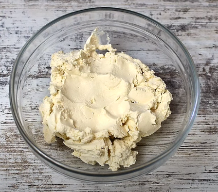 Творожная масса из замороженной ряженки - просто и очень вкусно!