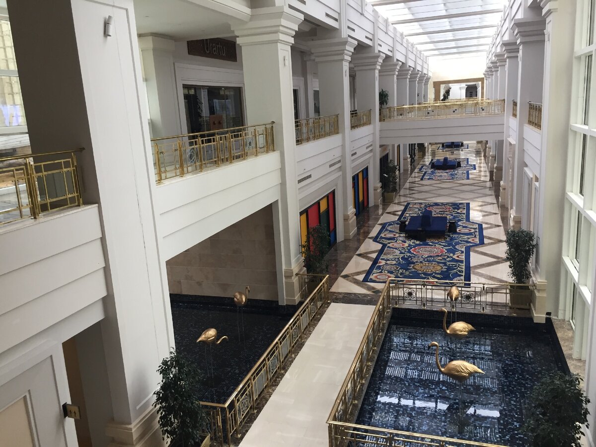 Холл главного здания