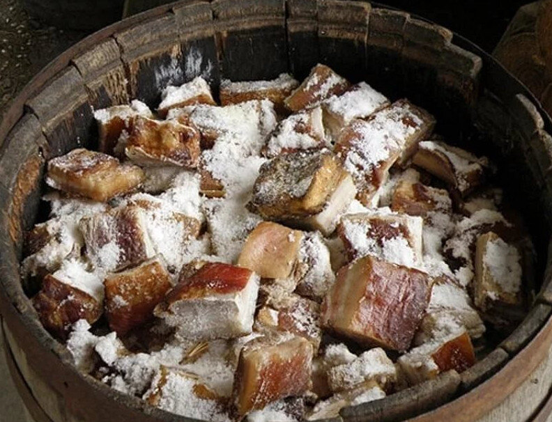 Солонина в бочке.