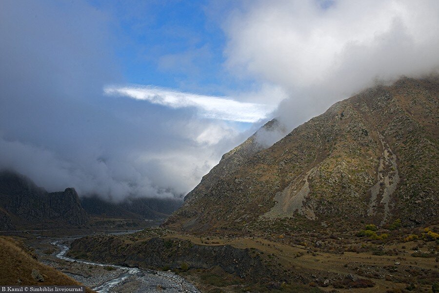 Дарьяльское ущелье гора Казбек.
