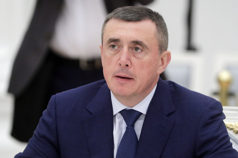 Губернатор Сахалинской области Валерий Лимаренко обещает, что работу никто не потеряет.
Фото: Михаил Метцель/ТАСС