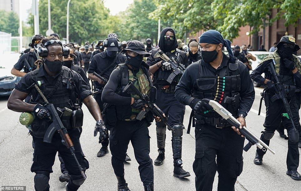  Активисты "Черных Пантер" в Луисвилле. Источник: https://rusnext.ru/news/1595707173221558