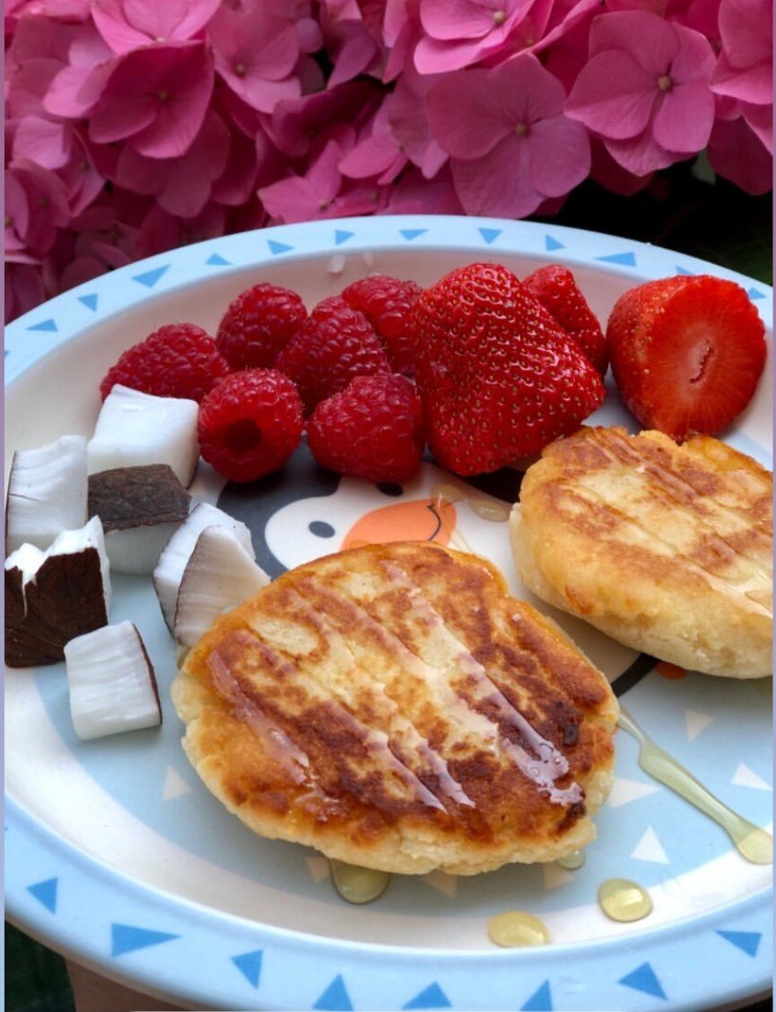 Сырники с клубникой и кокосом