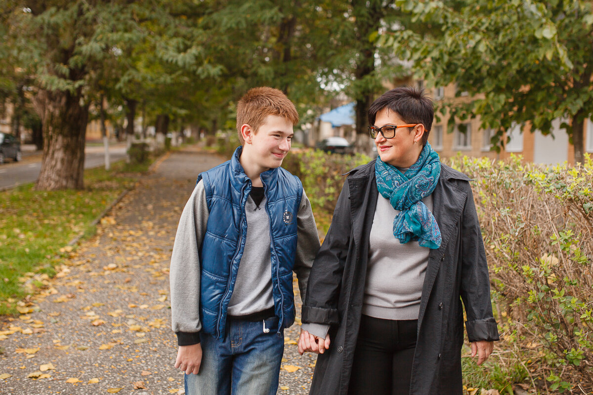 Прогулка по осенней аллее