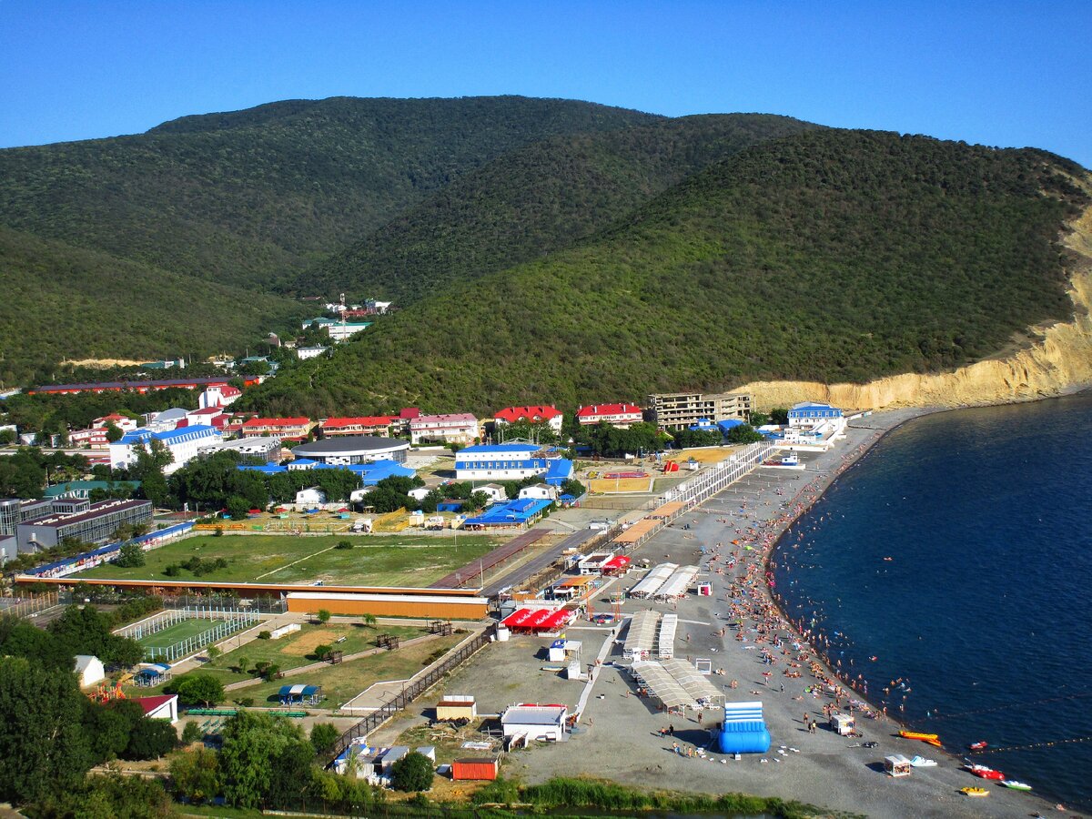 Моя фотография. Вот здесь я и отдыхал недавно. Это курортный посёлок Сукко, который входит в состав муниципального образования город-курорт Анапа.