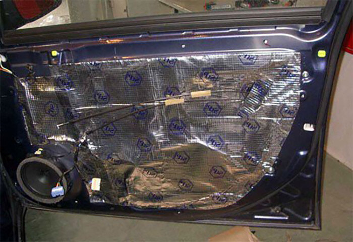 Виброизоляция ваз 2115 пола. Шумоизоляция дверей ваз 2114. Шумоизоляция двери e60 штатное. Виброшумоизоляция дверей автомобиля. Шумоизоляция дверей самому.