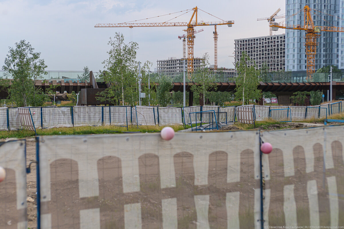 1. Прогуляемся от станции МЦК ЗИЛ и посмотрим что тут уже построено.

