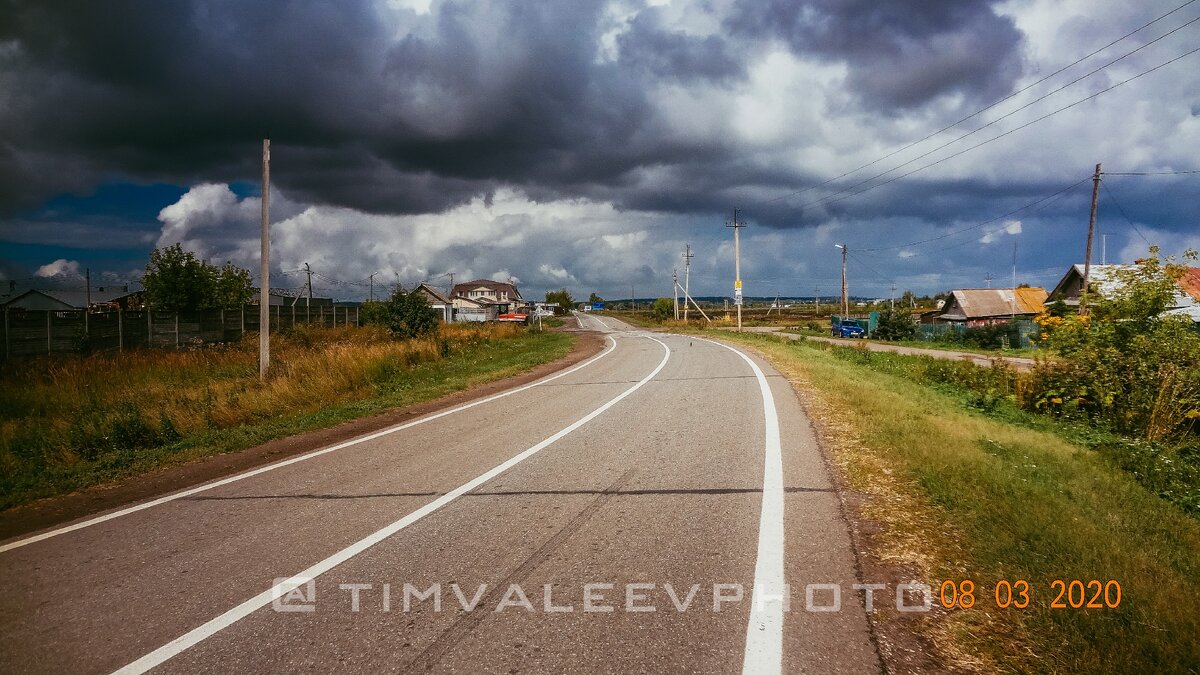 Под грозовыми тучами - деревня Протопоповка Свияжского уезда Казанской губернии.