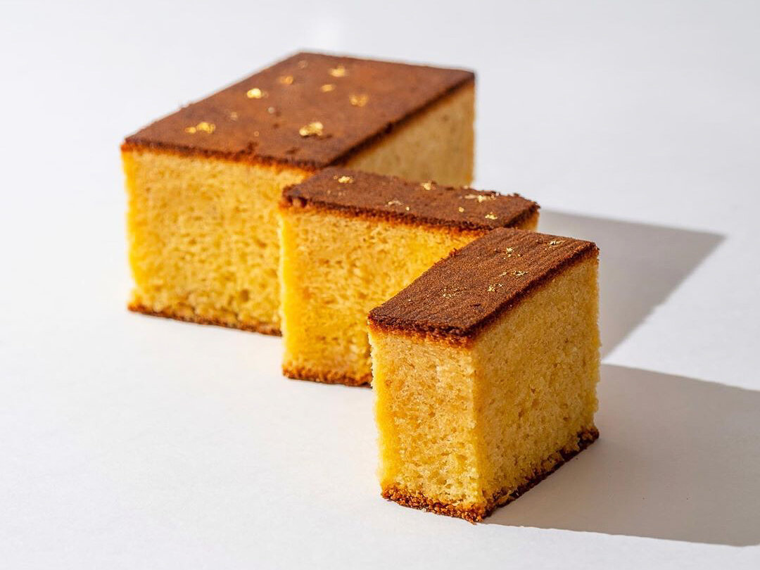 Вот так обычно подают бисквит. Фото из меню идзакая-бара IZUMI