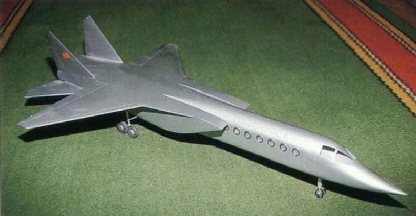 Макет пассажирского самолёта на базе «МиГ-25»