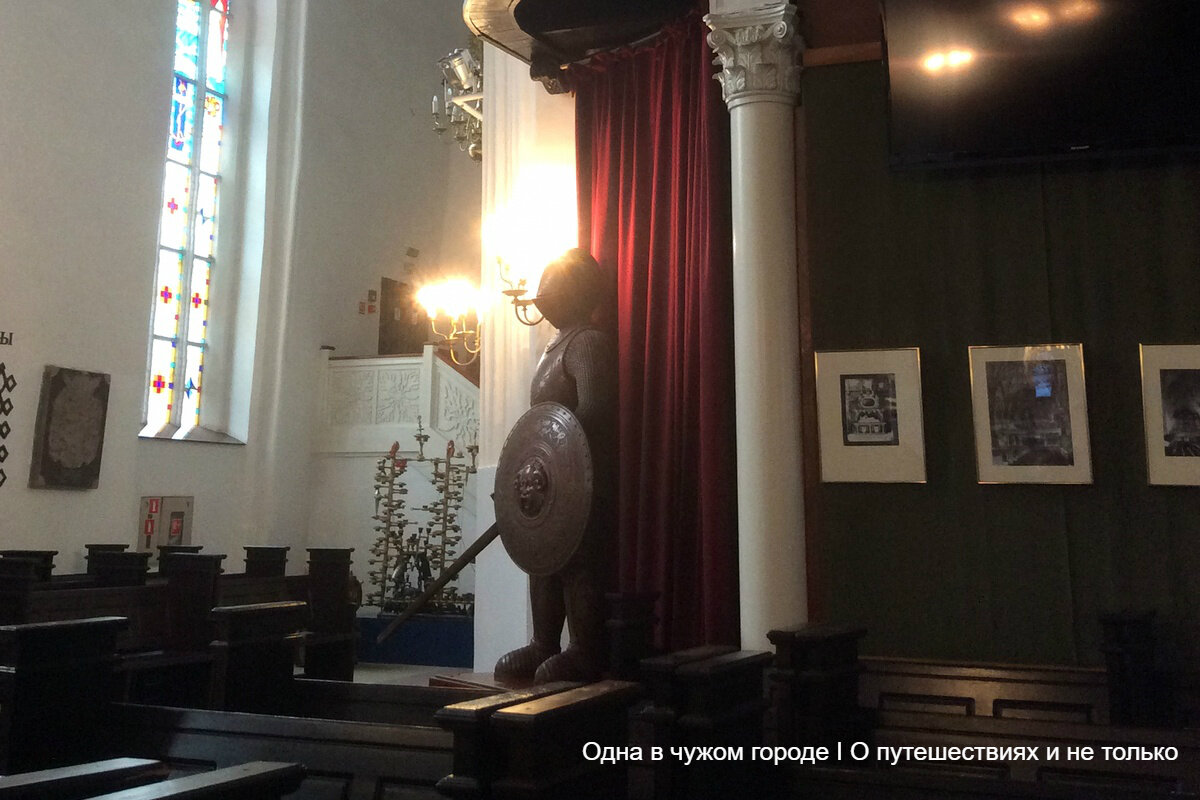 Стоимость билета на органный концерт – 450 рублей, самостоятельного посещения музея – 250, с гидом – плюс еще 150. Рекомендую с гидом – это очень интересно.