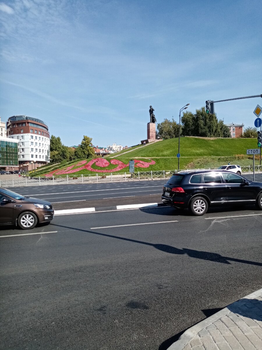 Памятник М.Вахитову у КФУ.