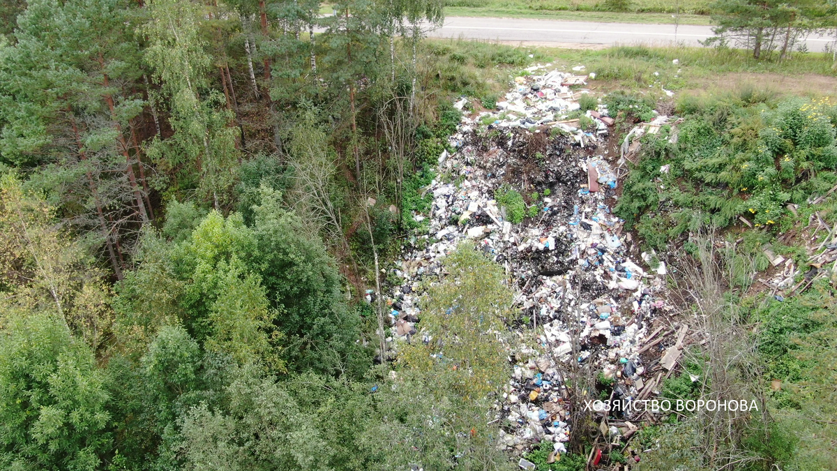 Фото. Хозяйство Воронова. Помойка в Псковской области. Вид сверху 40 метров