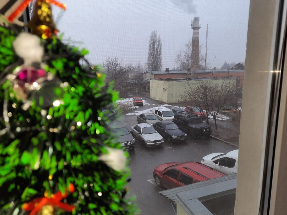 Под моим окном.