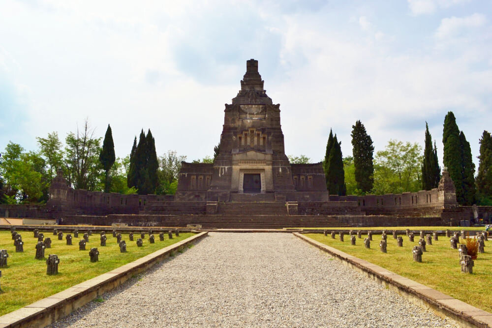 Кладбище и мемориал семьи Креспи / Фото: panoramio.com