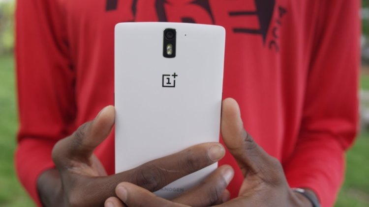 OnePlus One почти исполнилось 8 лет, а он до сих пор мог бы обновляться 