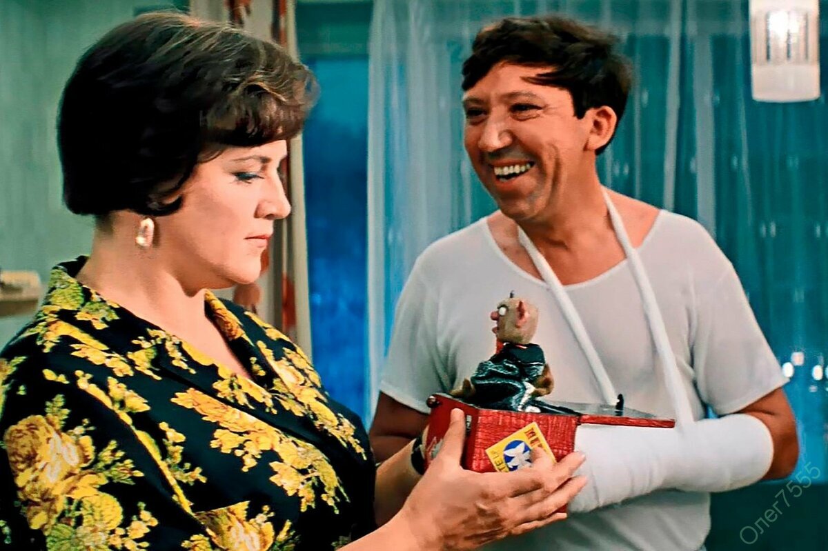 Кадр из фильма "Бриллиантовая рука" (1968г)