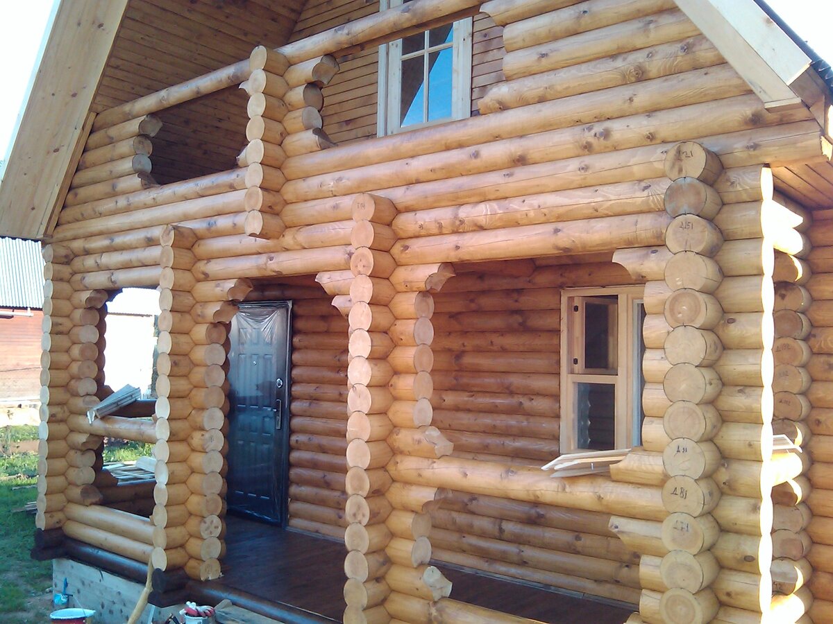 Начало покраски дома