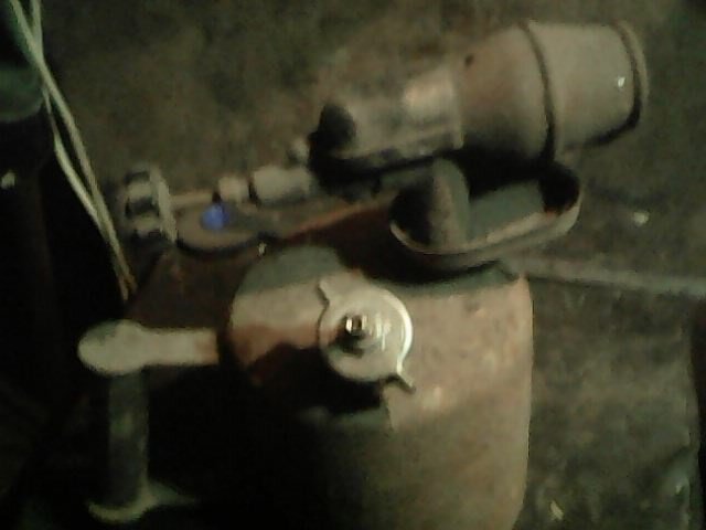 Общий вид паяльной лампы с соском.