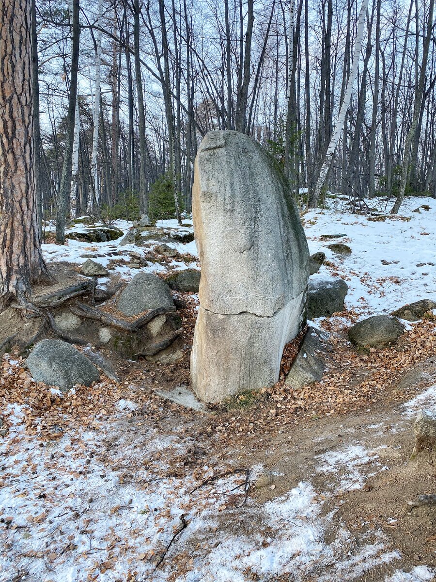 Дольмен на острове Вера