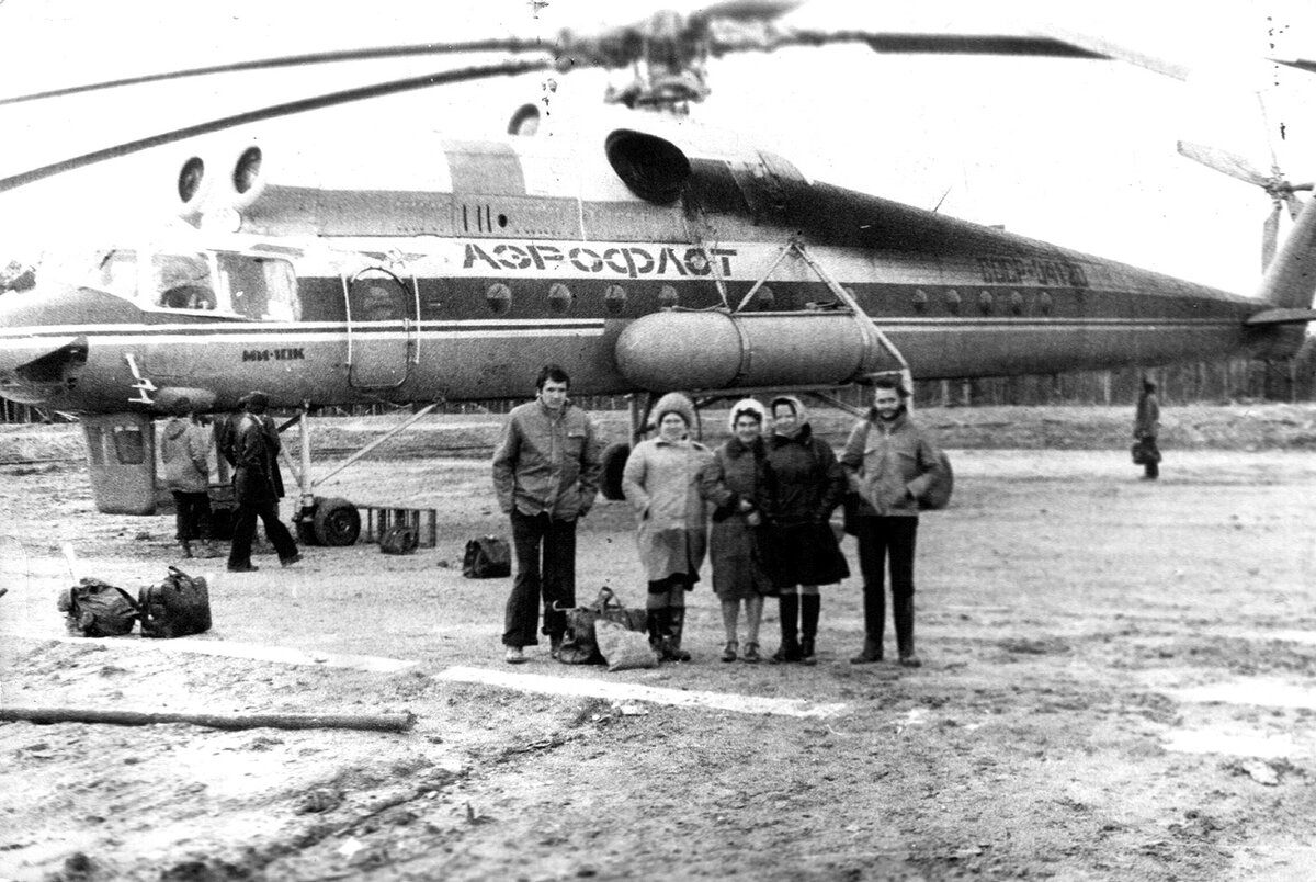 Высадились зимой. Обустроили вагон-городок. Обозначили вертолётную площадку. Так началась история Вынгапура.