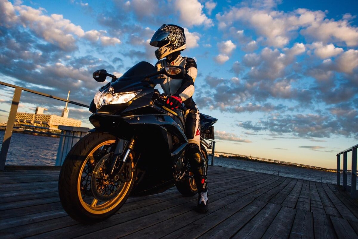 Обслуженный и технически исправный мотоцикл и хорошая полная экипировка, тебя точно не подведет.