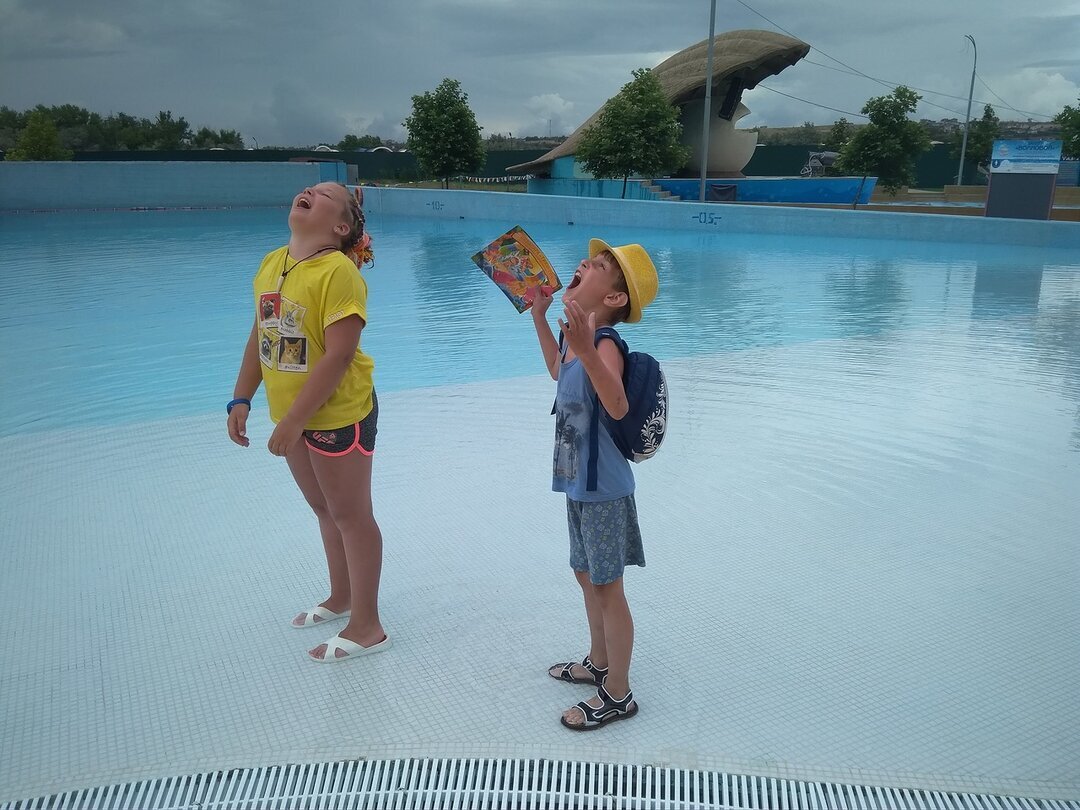 кстати, на фото - погодки)