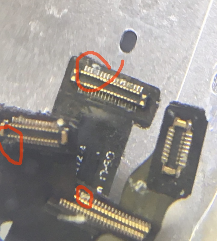 Окисления на шлейфах дисплейного модуля iPhone 6 . из личного архива.