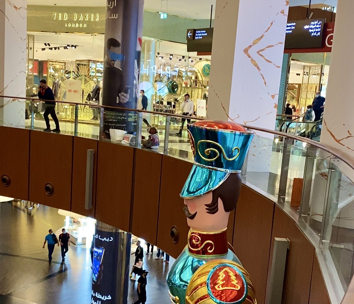 Не забудьте подписаться на канал и поставить лайк . Это поможет каналу продвинуться. Новогодний Дубай молл