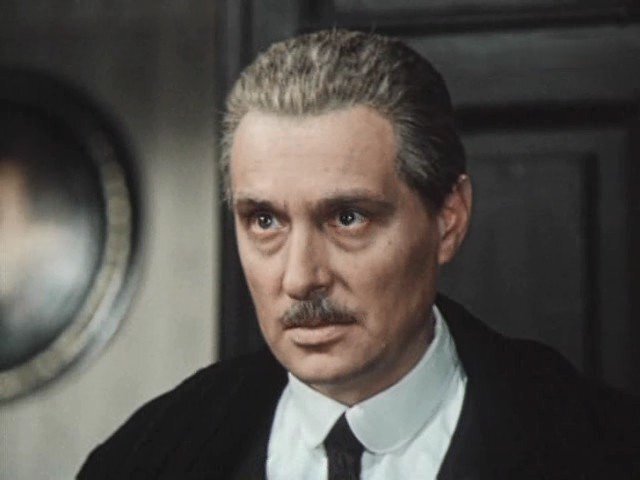 Арнольд Лахновский, офицер царской охранки, позднее офицер абвера (в исполнении Басилашвили)