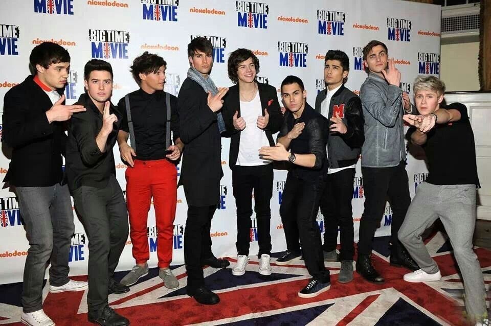 Big Time Rush и One Direction в 2012 году.