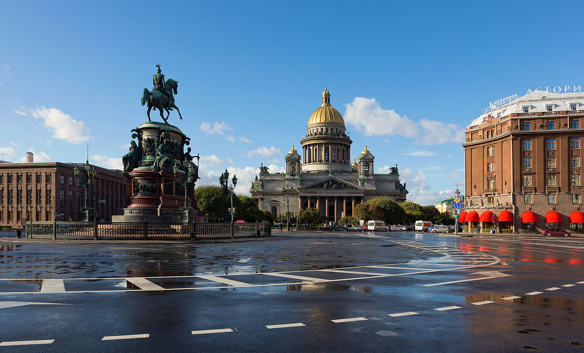 День центра города. Исаакиевский собор, Санкт-Петербург, Исаакиевская площадь. Площадь перед Исаакиевским собором в Санкт-Петербурге. Исаакиевский собор и памятник Николаю 1 в Санкт-Петербурге. Исаакиевская площадь площадь.