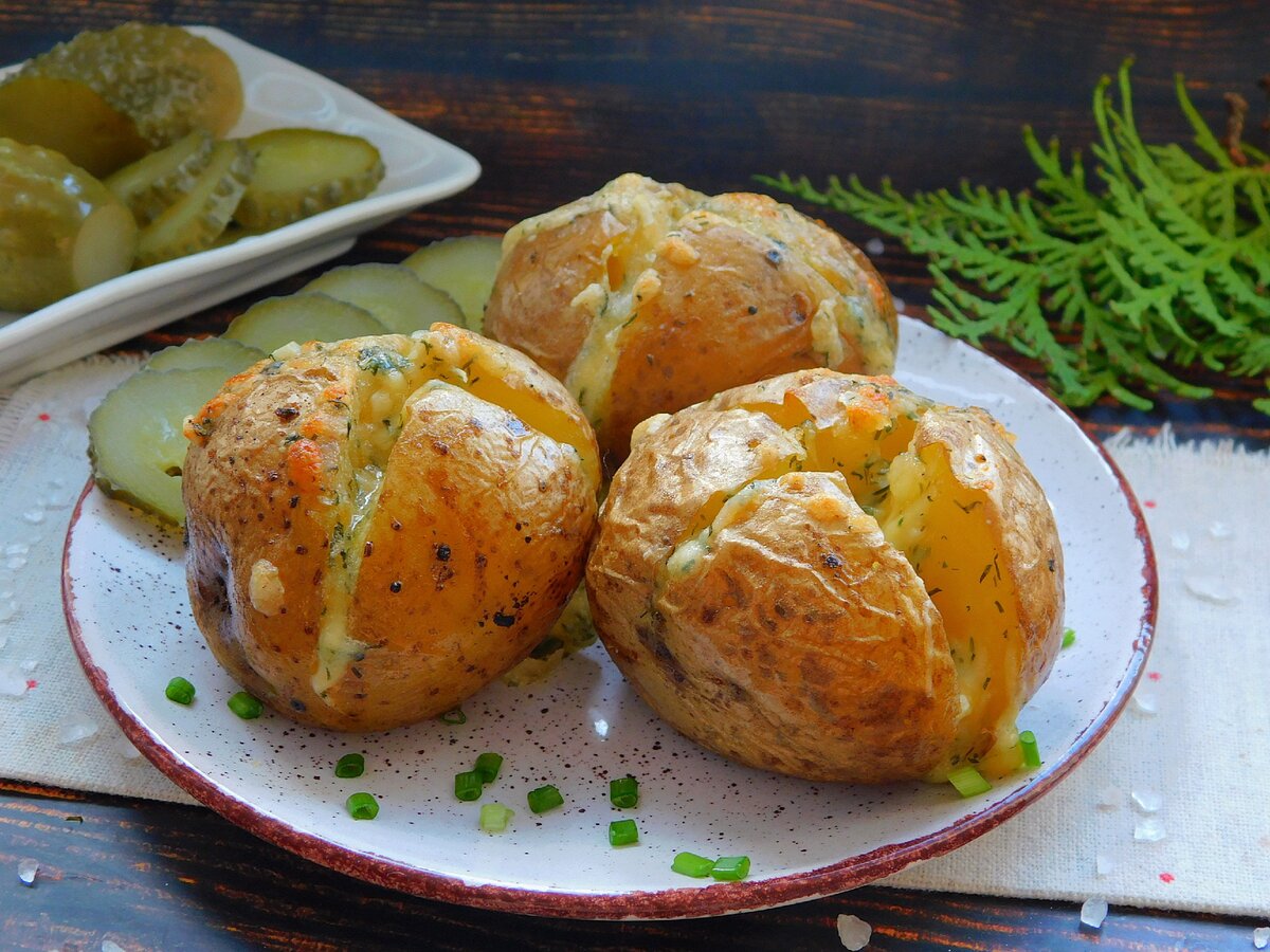 Ароматный картофель запеченный с чесночным маслом. Обожаю такую картошечку!  | Домашние рецепты | Дзен