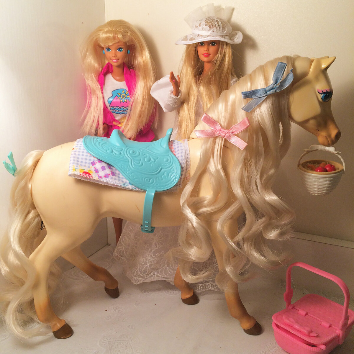 Так же у меня в наборе есть лошади 