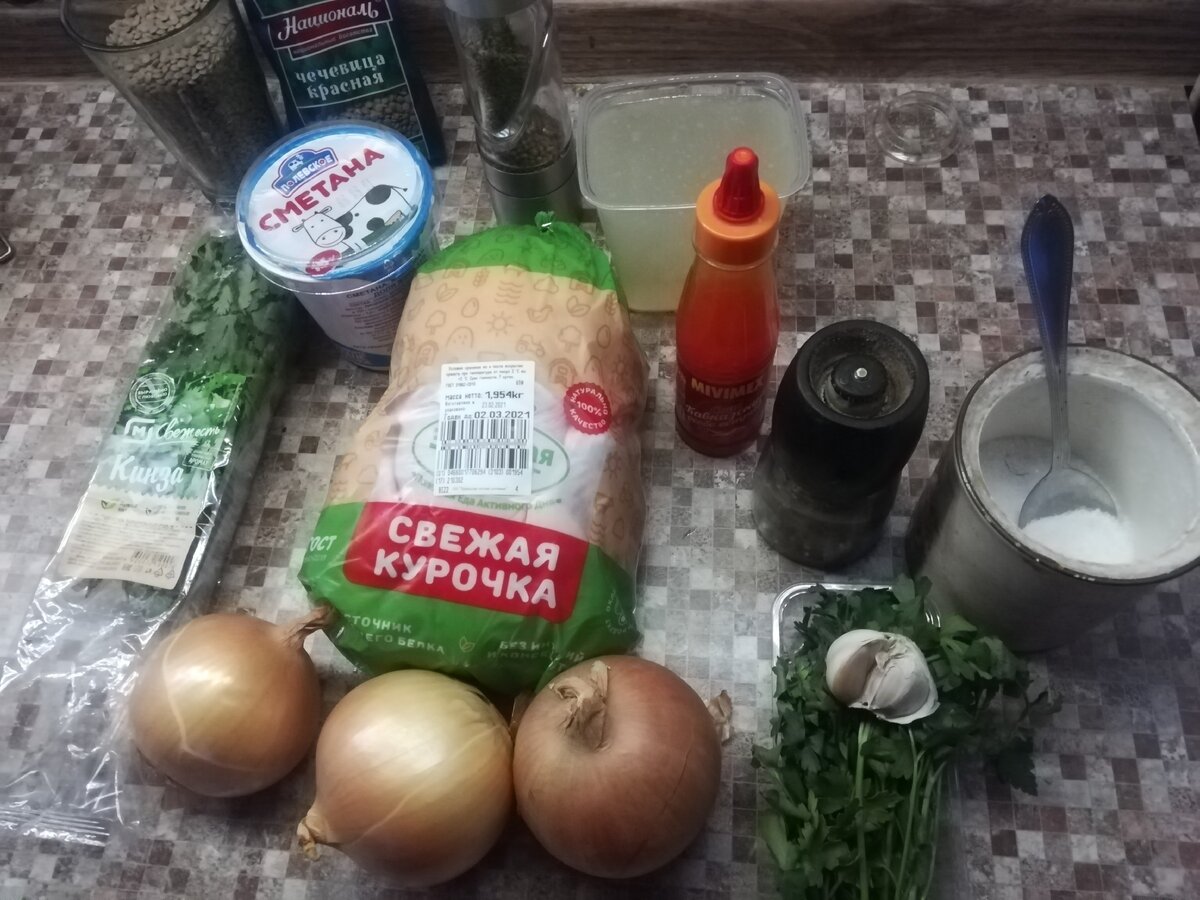 Фото автора. 
У меня на гарнир будет чечевица и маринованный с острым соусом лук.