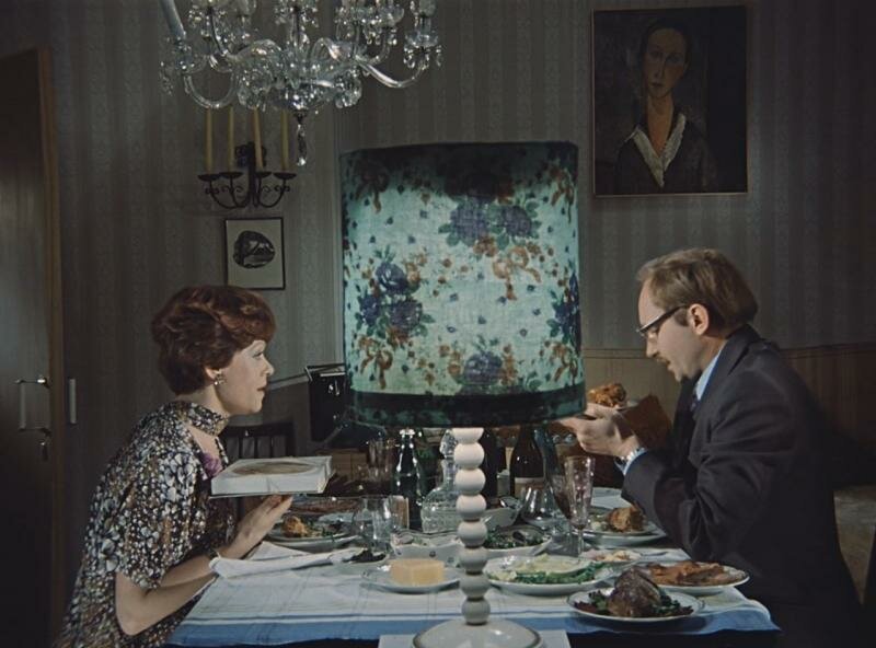 А Людмила Прокофьевна не лгала про своего поклонника в "Служебном романе". Кино,СССР