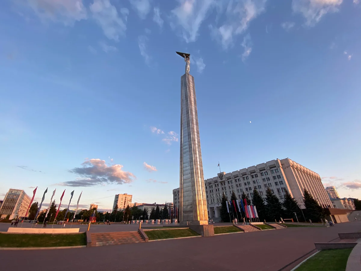 Монумент славы. Монумент славы Самара. Достопримечательность Самары стела. Памятник Стелла в Самаре. Монумент славы Самара фото