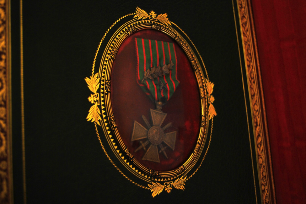 Медаль Круа де Герра Хамонно. Отдел редких книг и специальных коллекций.