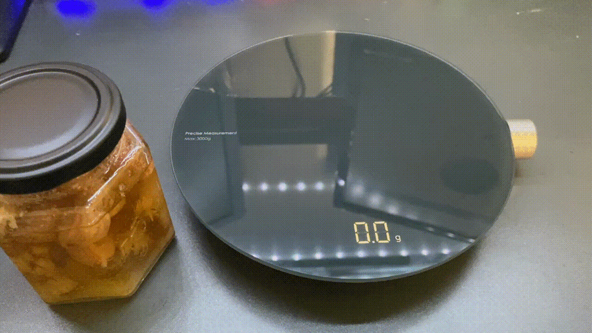 Демонстрация работы умных кухонных весов Hoto -QWCFC001. Автор канал  Xigeek - новости Сяоми(Xiaomi)