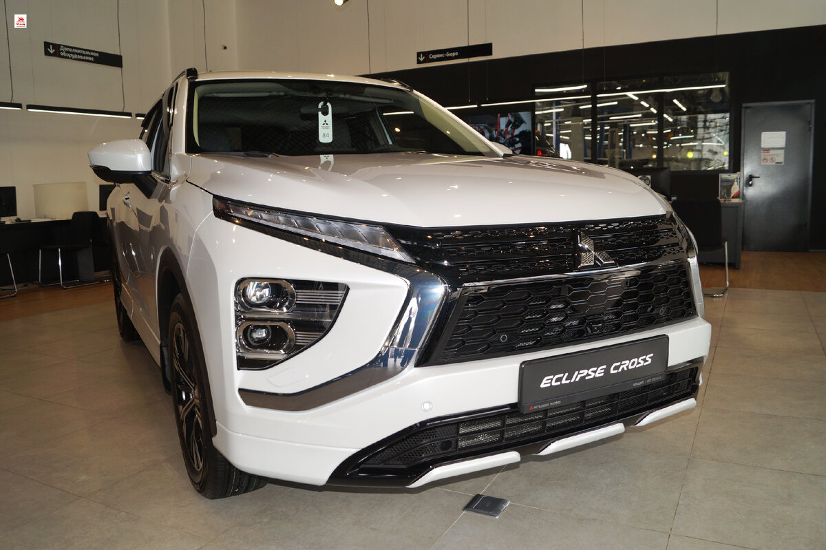 Вот так теперь выглядит спереди обновленный Mitsubishi Eclipse Cross (рестайлинг)