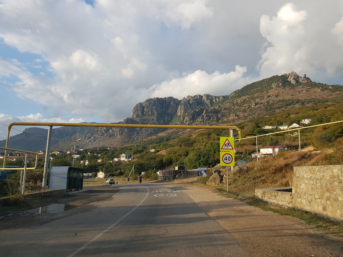 Село в горах с шикарным видом на море и Алушту. Места из известного фильма  притягивают как магнитом. Дом по цене квартиры. | Добрый Крым. | Дзен