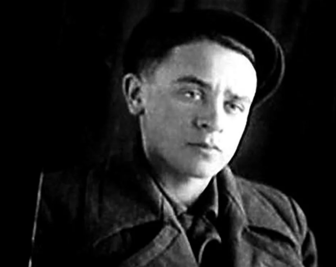 Леонид в юности
