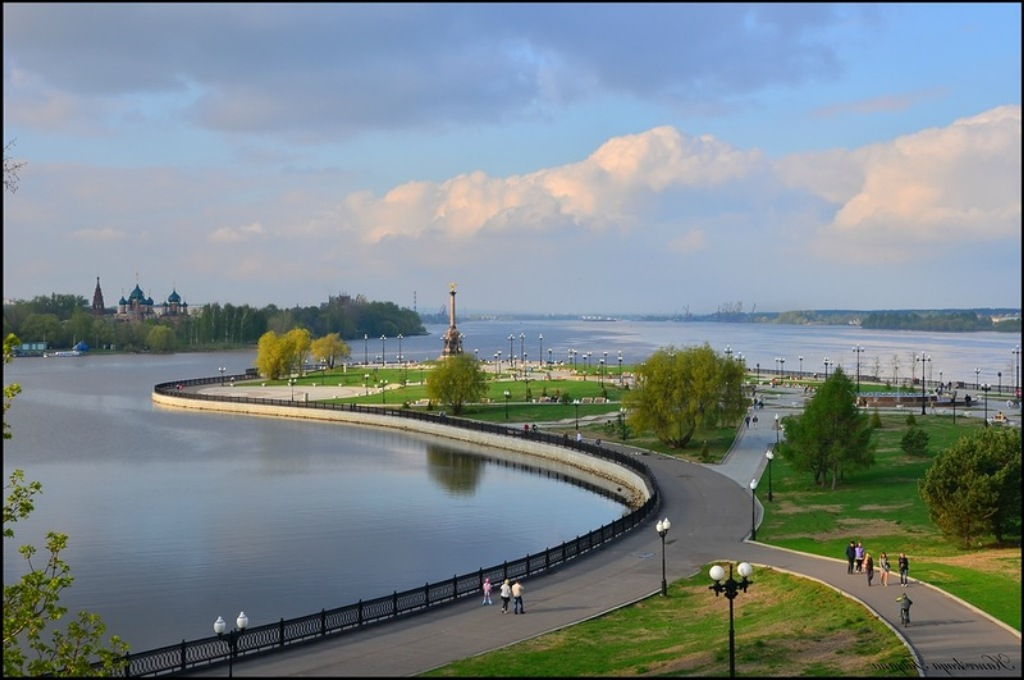 Отдых в ярославле. Набережная реки Которосль в Ярославле. Стрелка Волги и Которосли Ярославль. Набережные Волги и Которосли Ярославль. Набережная Которосли Ярославль.