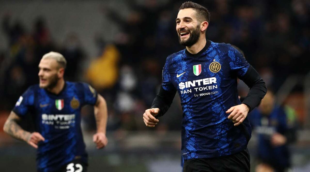 Гол – 1:0 – 36’Гальярдини Р.(Мартинес Л.), Интер
Роберто Гальярдини (Интер) получил мяч, прорвался сквозь защитников и классно пробил со средней дистанции в левый угол ворот!